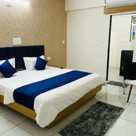 Hotel Balaji Villa 巴罗达 外观 照片